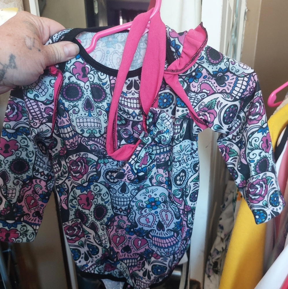 Lomg sleeve onesie
